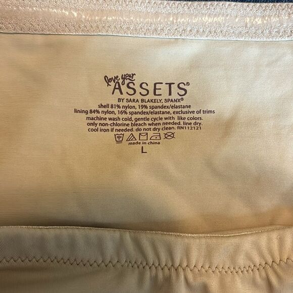 LOVE YOUR ASSETS SPANX Large shapewear - Picture 3 of 3